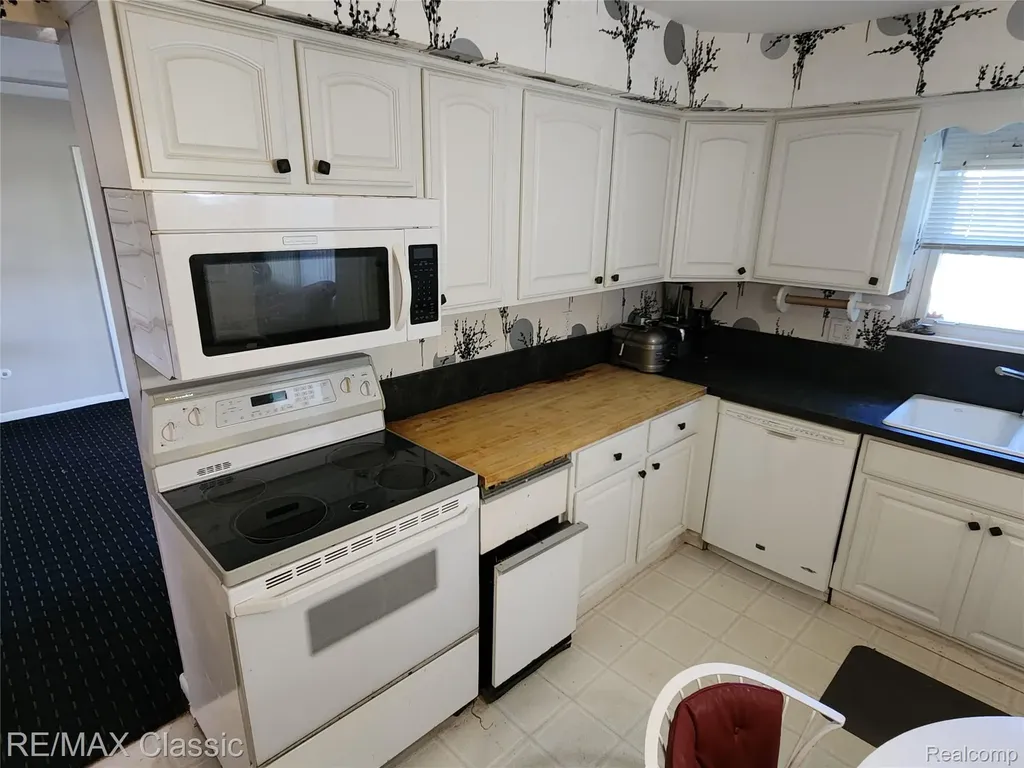 6965 N Adams Road Bloomfield Charter Township MI 48304
