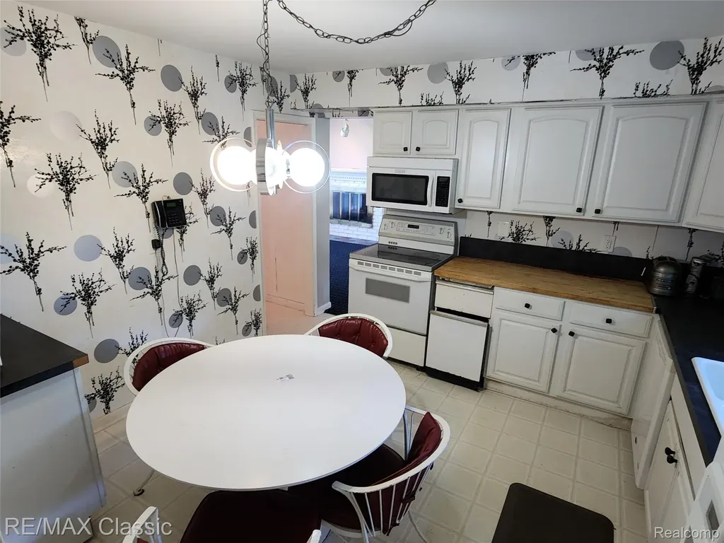 6965 N Adams Road Bloomfield Charter Township MI 48304