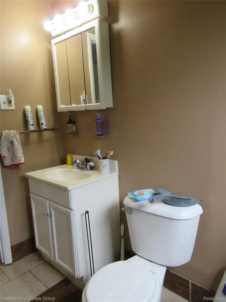 3202 Michael Avenue Warren City MI 48091