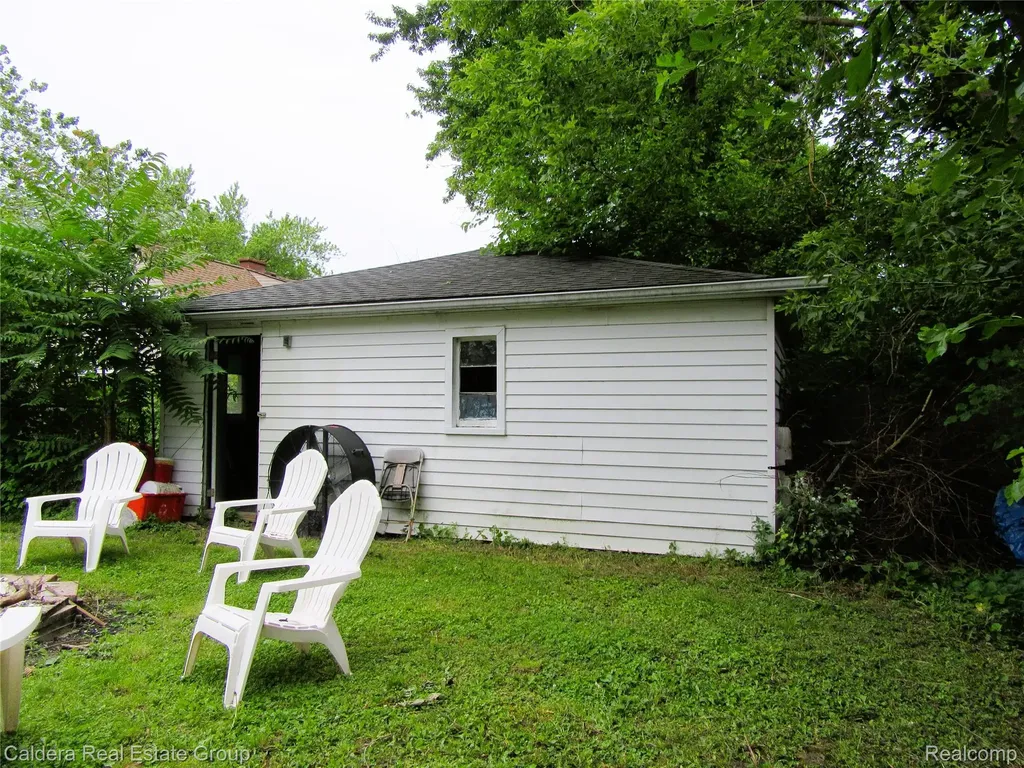 3202 Michael Avenue Warren City MI 48091