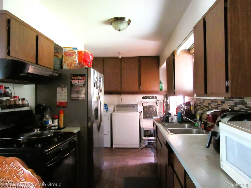 3202 Michael Avenue Warren City MI 48091