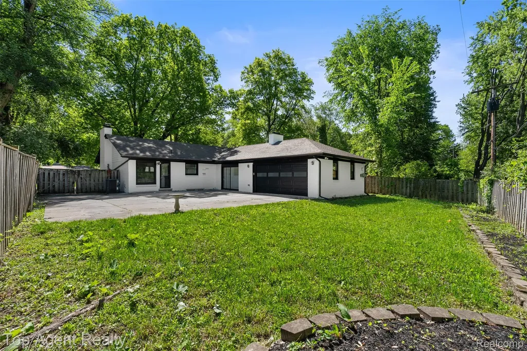 29863 Fall River Road Southfield City MI 48076