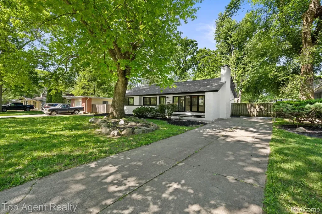 29863 Fall River Road Southfield City MI 48076