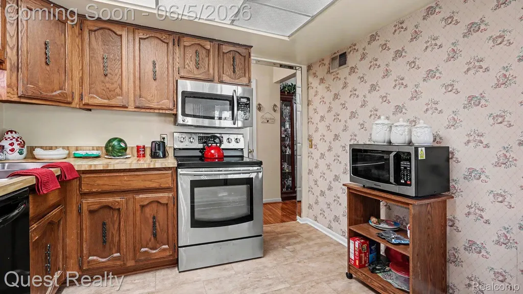 42744 Sheldon Place Clinton Charter Township MI 48038