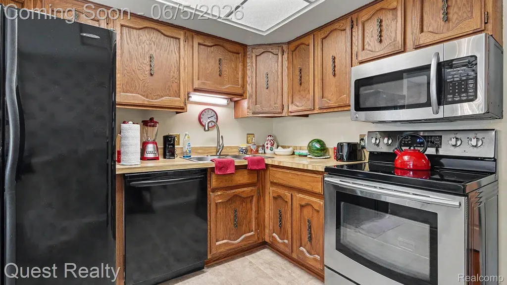 42744 Sheldon Place Clinton Charter Township MI 48038