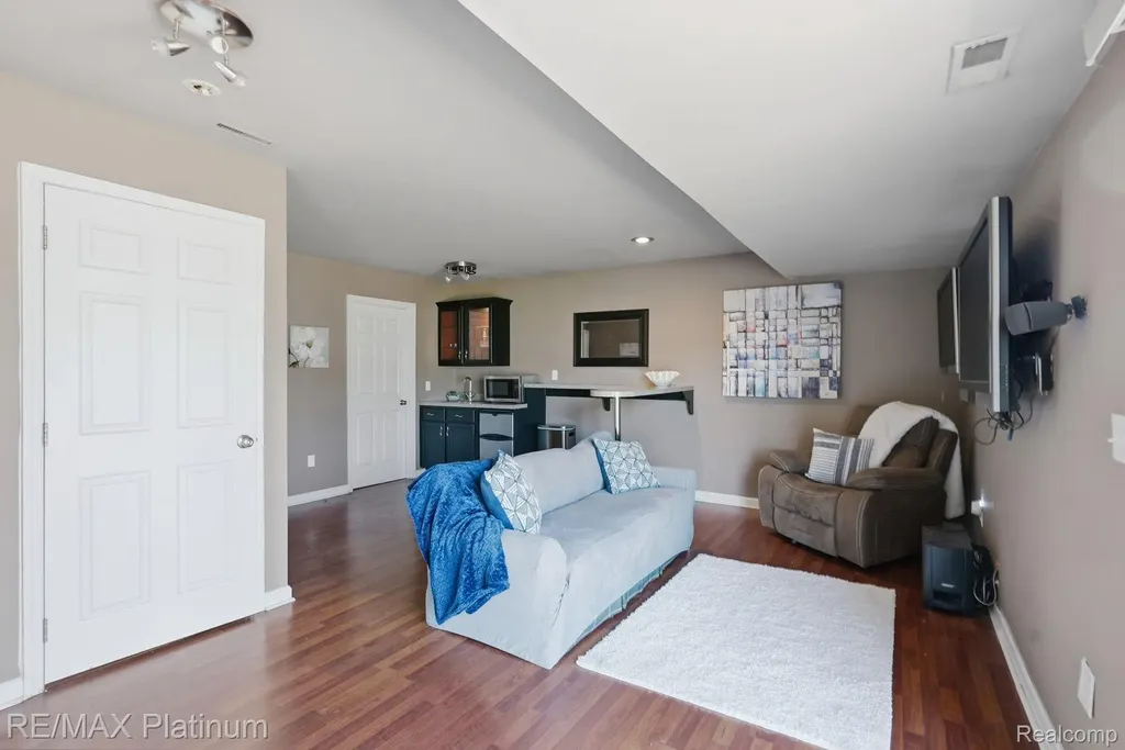 1714 Newgate Lane Hartland Township MI 48843