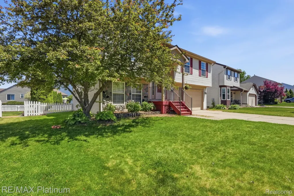 1714 Newgate Lane Hartland Township MI 48843