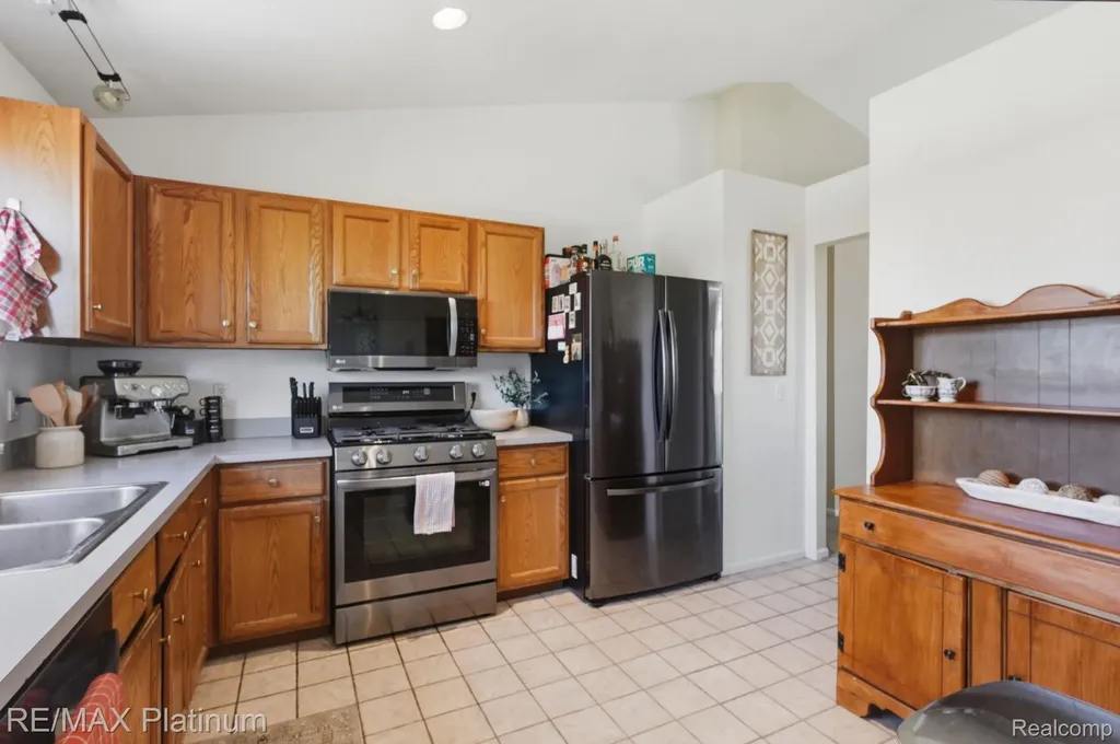 1714 Newgate Lane Hartland Township MI 48843