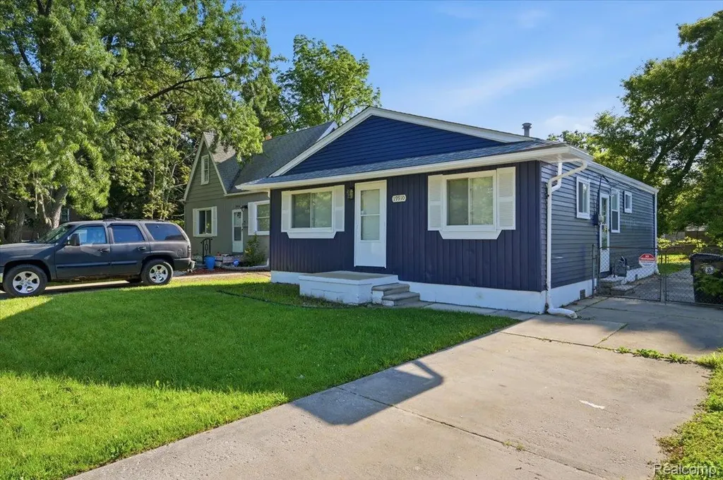 19910 Seminole Redford Charter Township MI 48240