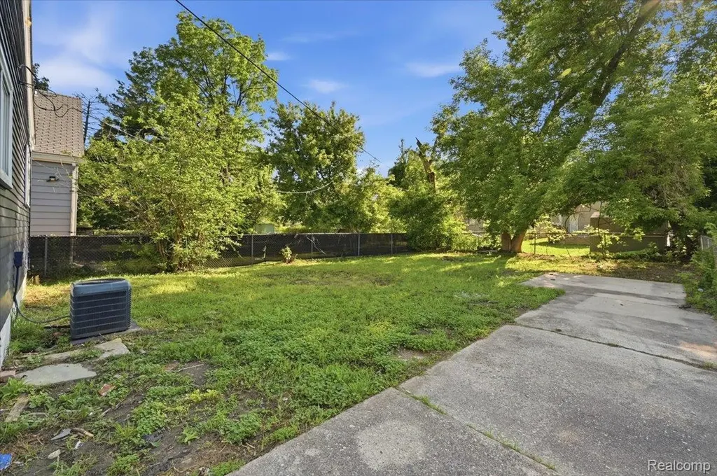 19910 Seminole Redford Charter Township MI 48240