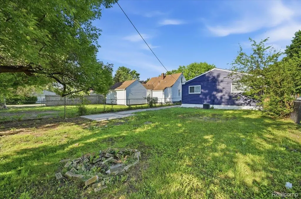 19910 Seminole Redford Charter Township MI 48240