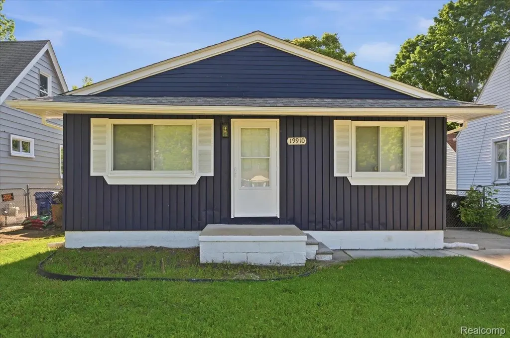 19910 Seminole Redford Charter Township MI 48240