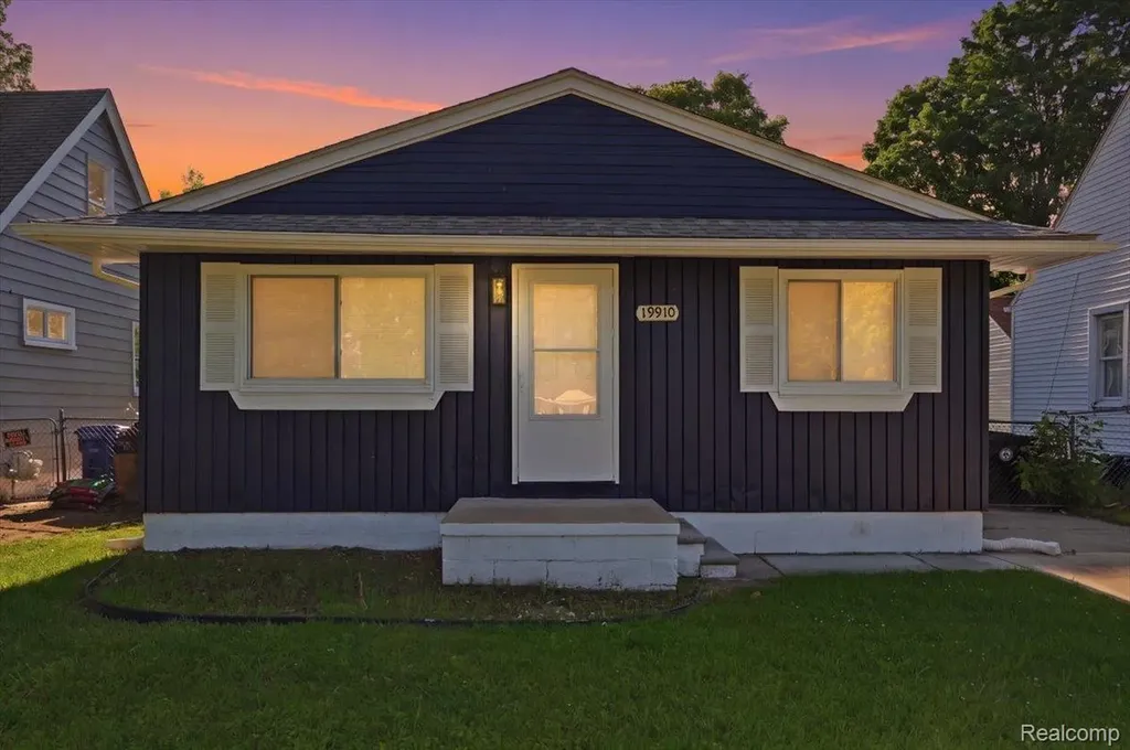 19910 Seminole Redford Charter Township MI 48240