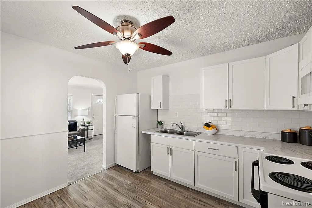 21212 Rensselaer Street Farmington Hills City MI 48336