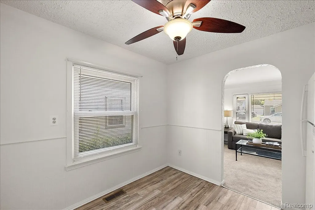 21212 Rensselaer Street Farmington Hills City MI 48336