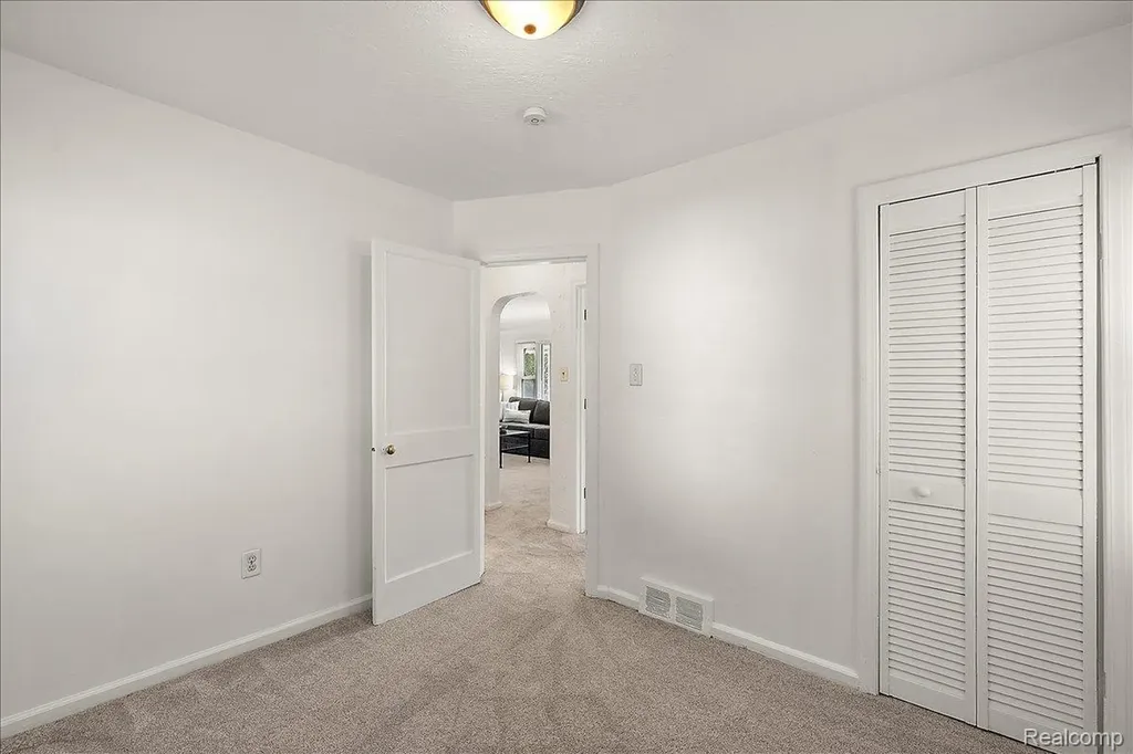 21212 Rensselaer Street Farmington Hills City MI 48336