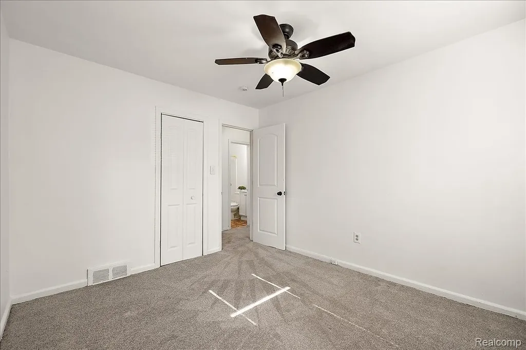 21212 Rensselaer Street Farmington Hills City MI 48336