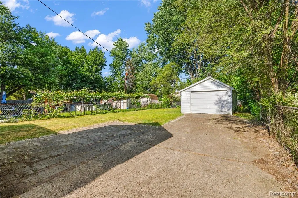 21212 Rensselaer Street Farmington Hills City MI 48336