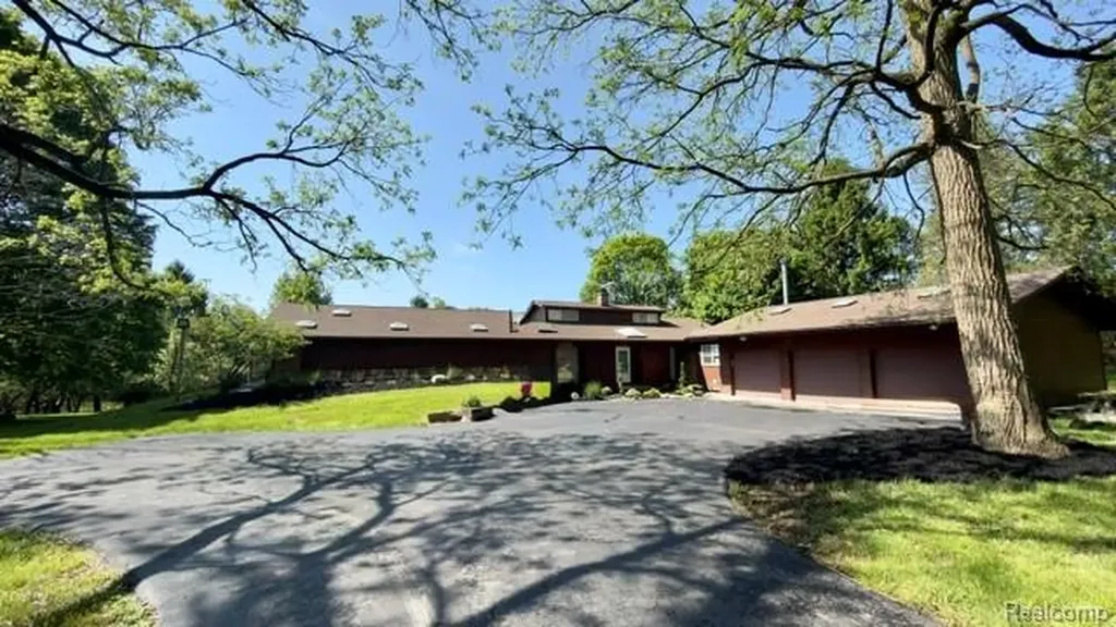6060 Vreeland Road Superior Charter Township MI 48198