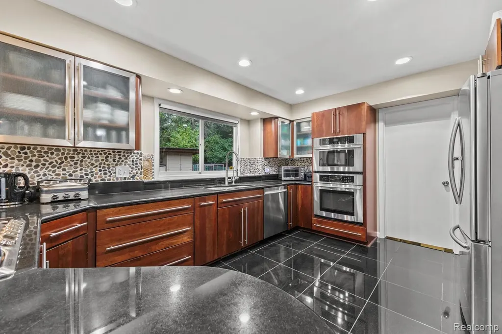 6060 Vreeland Road Superior Charter Township MI 48198