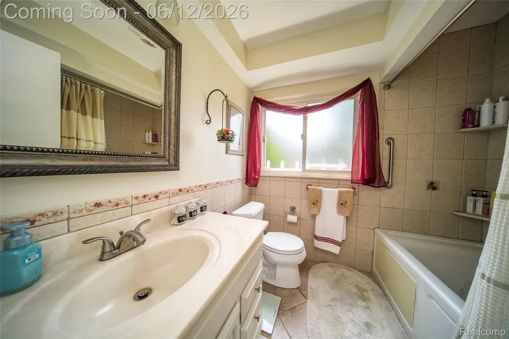 18481 Westbrook Drive Livonia City MI 48152