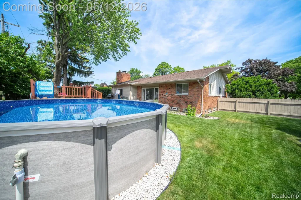 18481 Westbrook Drive Livonia City MI 48152