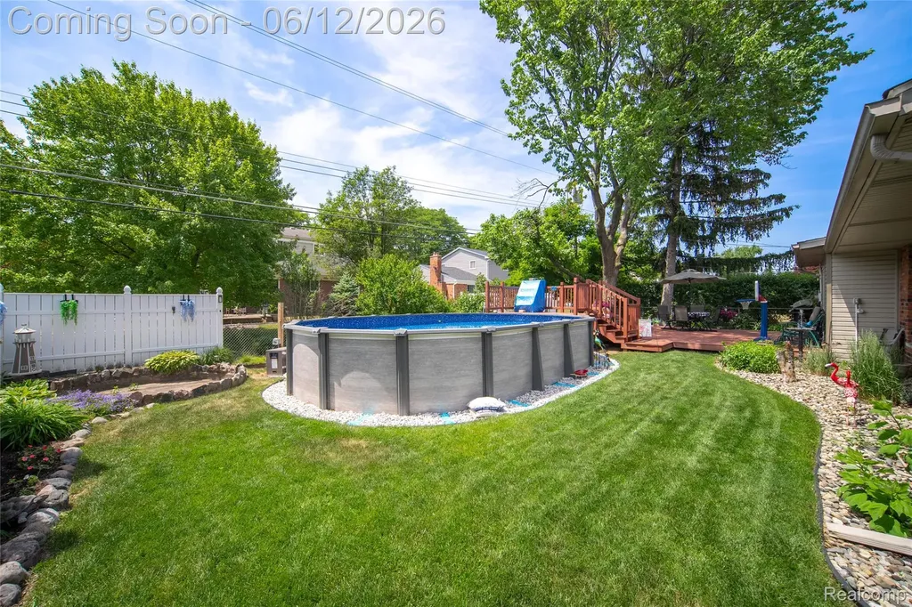 18481 Westbrook Drive Livonia City MI 48152