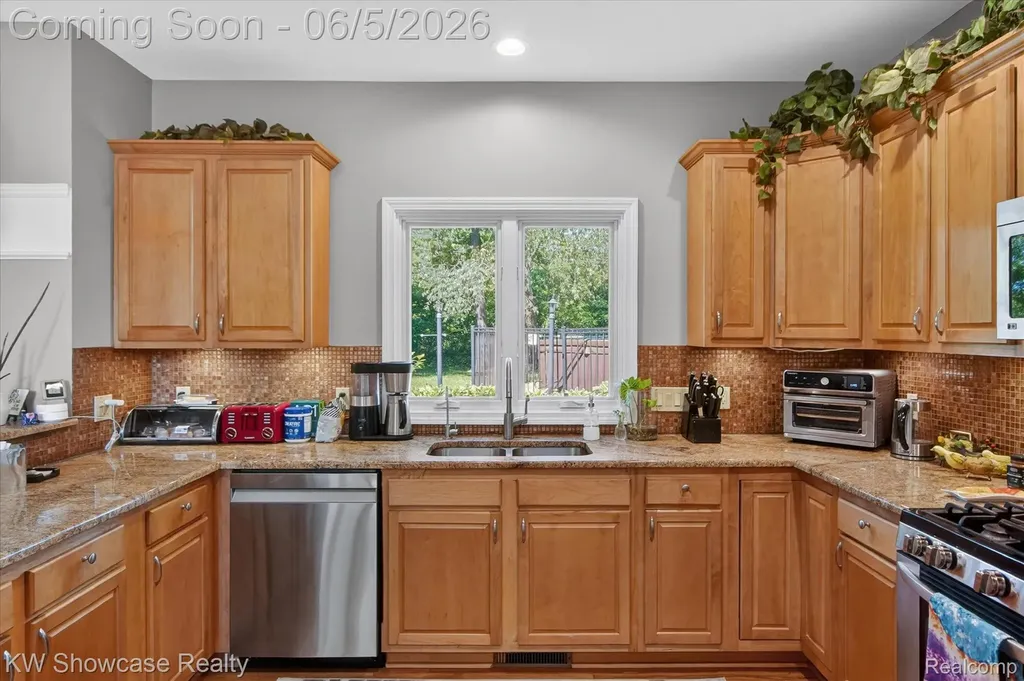 6220 Whispering Meadows Drive White Lake Charter Township MI 48383