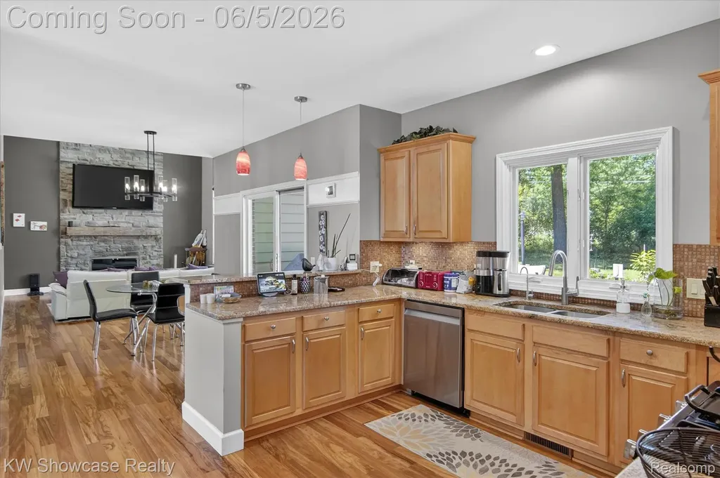 6220 Whispering Meadows Drive White Lake Charter Township MI 48383