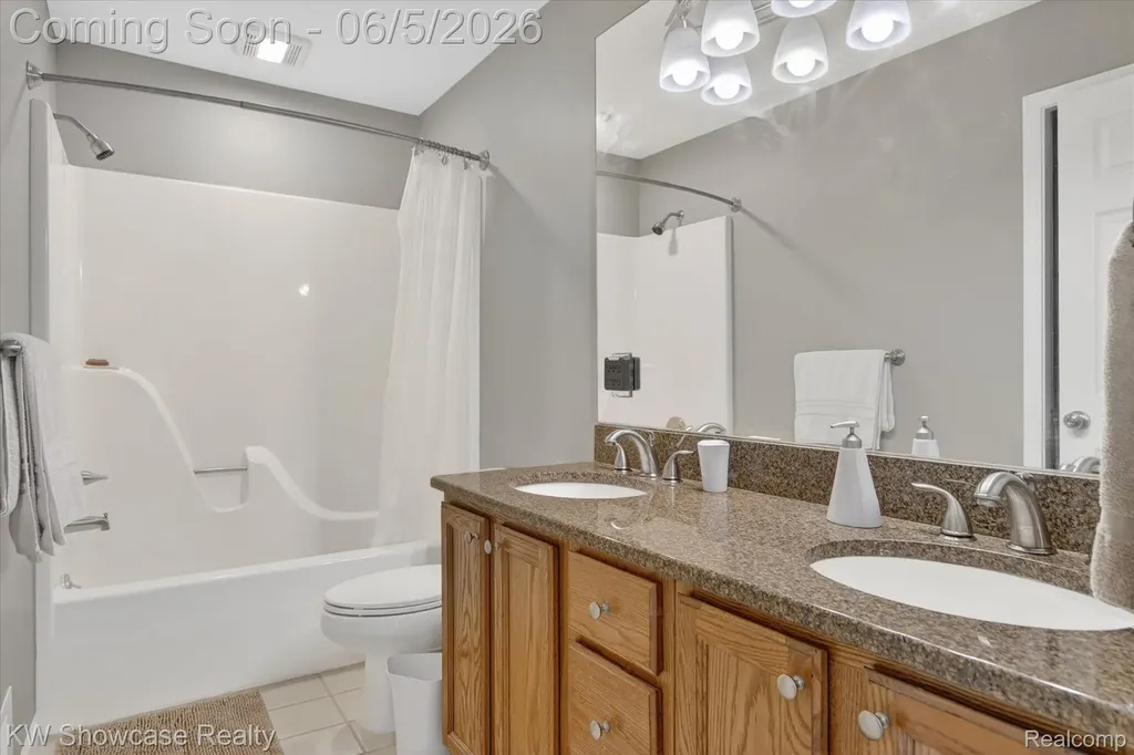 6220 Whispering Meadows Drive White Lake Charter Township MI 48383