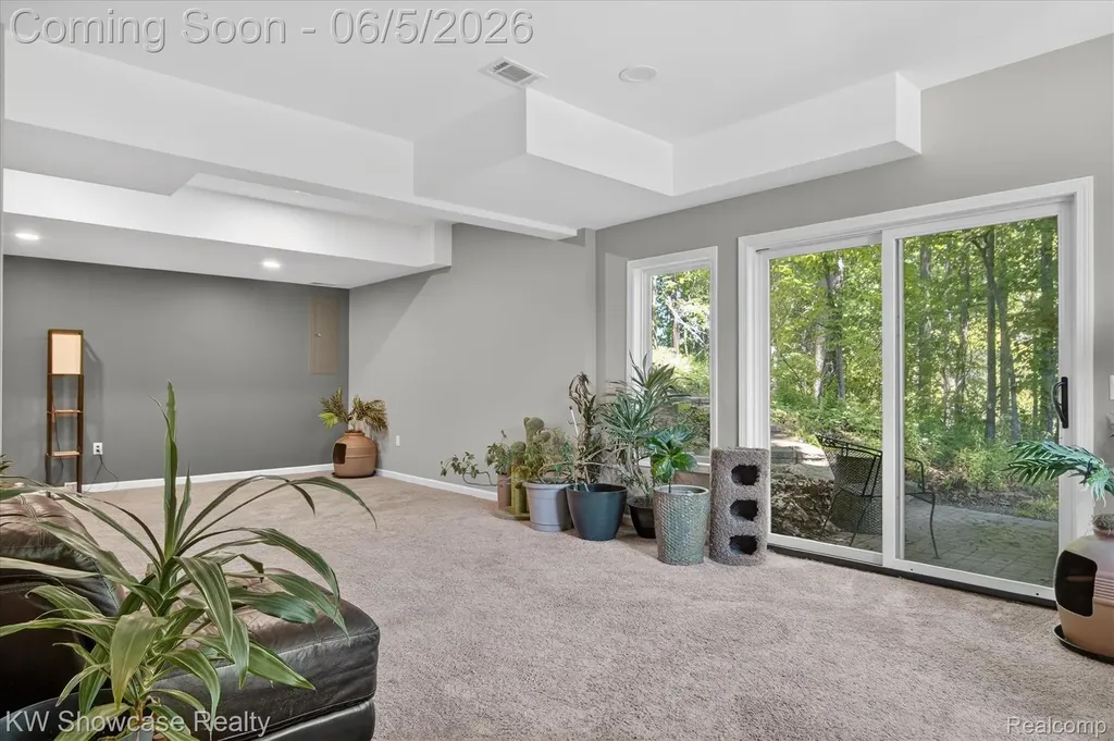 6220 Whispering Meadows Drive White Lake Charter Township MI 48383