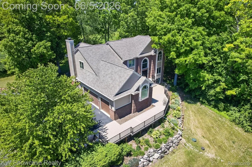 6220 Whispering Meadows Drive White Lake Charter Township MI 48383