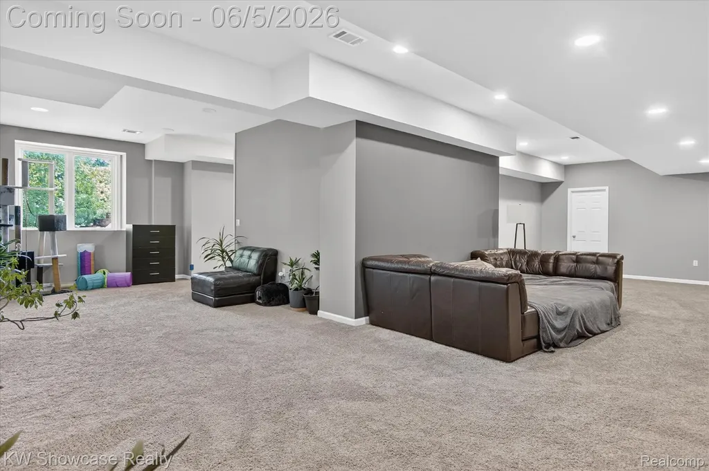 6220 Whispering Meadows Drive White Lake Charter Township MI 48383