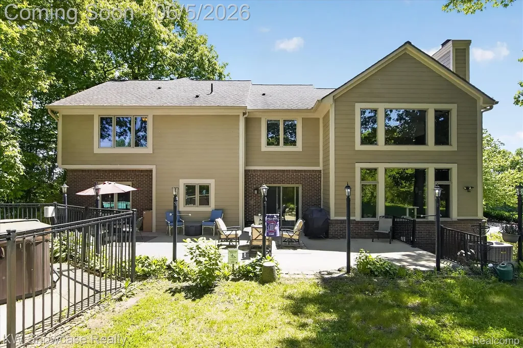 6220 Whispering Meadows Drive White Lake Charter Township MI 48383