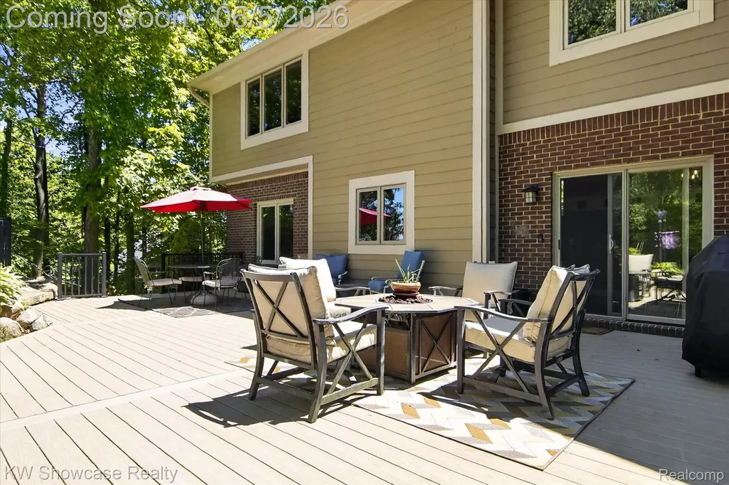 6220 Whispering Meadows Drive White Lake Charter Township MI 48383