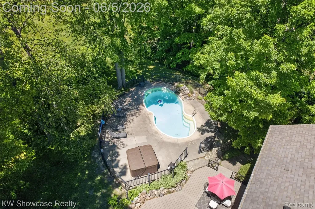 6220 Whispering Meadows Drive White Lake Charter Township MI 48383