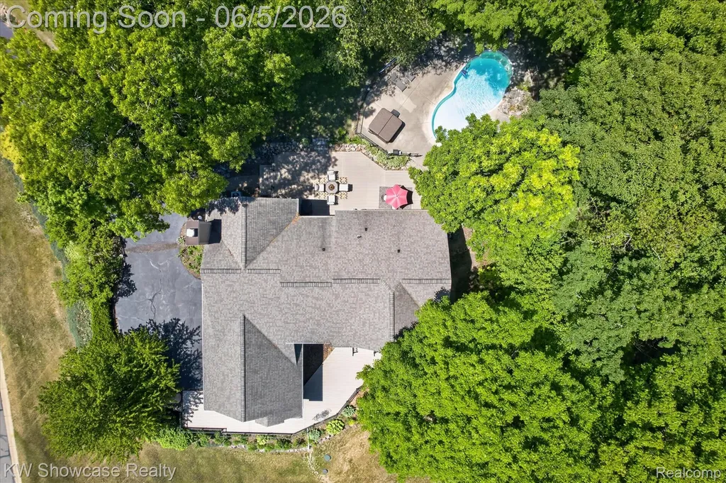 6220 Whispering Meadows Drive White Lake Charter Township MI 48383
