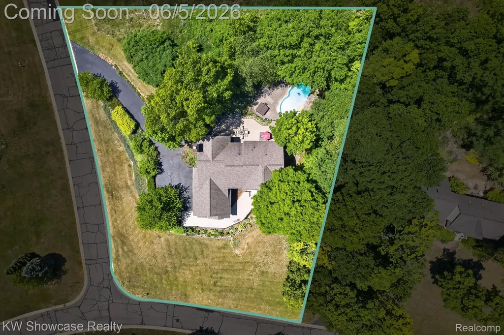 6220 Whispering Meadows Drive White Lake Charter Township MI 48383