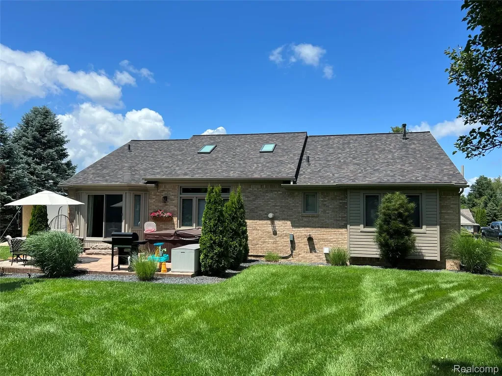 9095 Rotondo Drive Hartland Township MI 48855