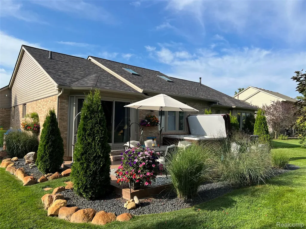 9095 Rotondo Drive Hartland Township MI 48855