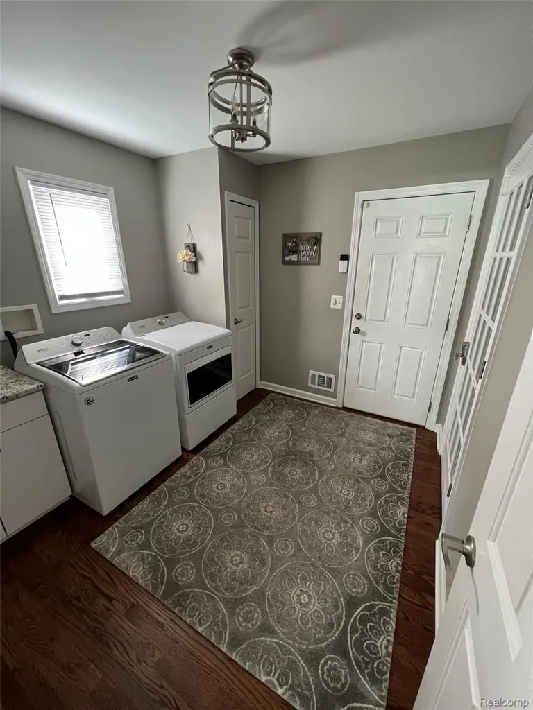 9095 Rotondo Drive Hartland Township MI 48855