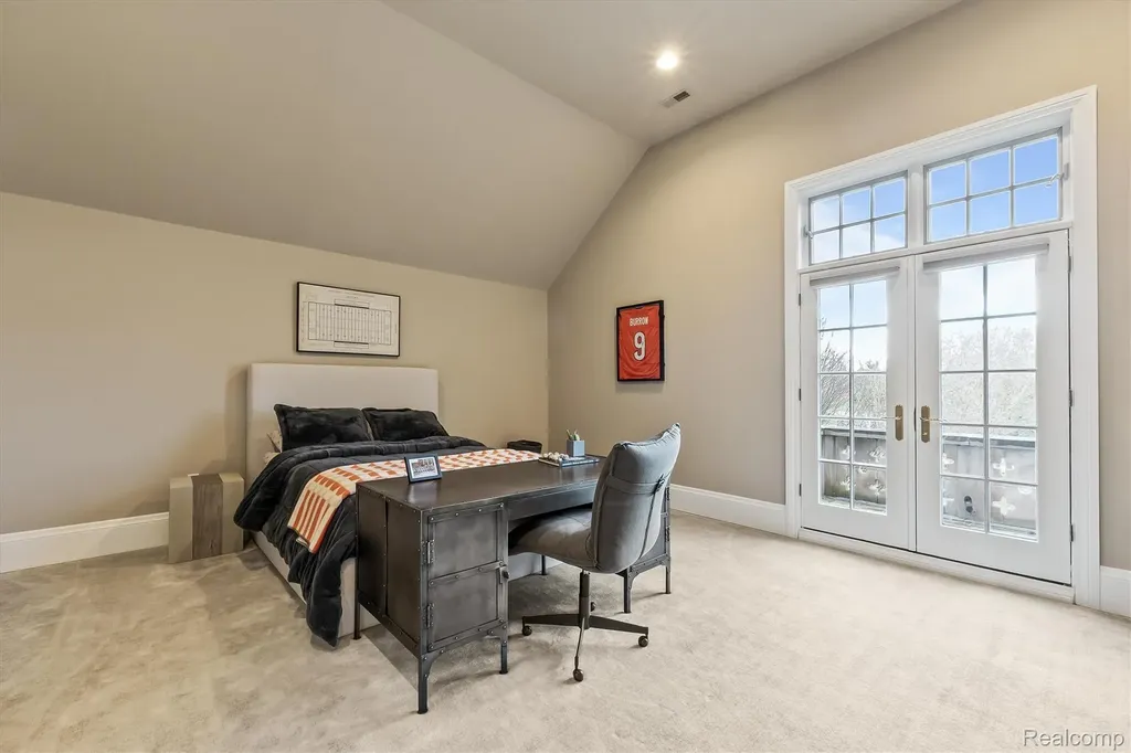 2370 Pond Vallee Drive Oakland Charter Township MI 48363