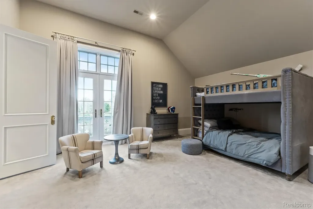 2370 Pond Vallee Drive Oakland Charter Township MI 48363