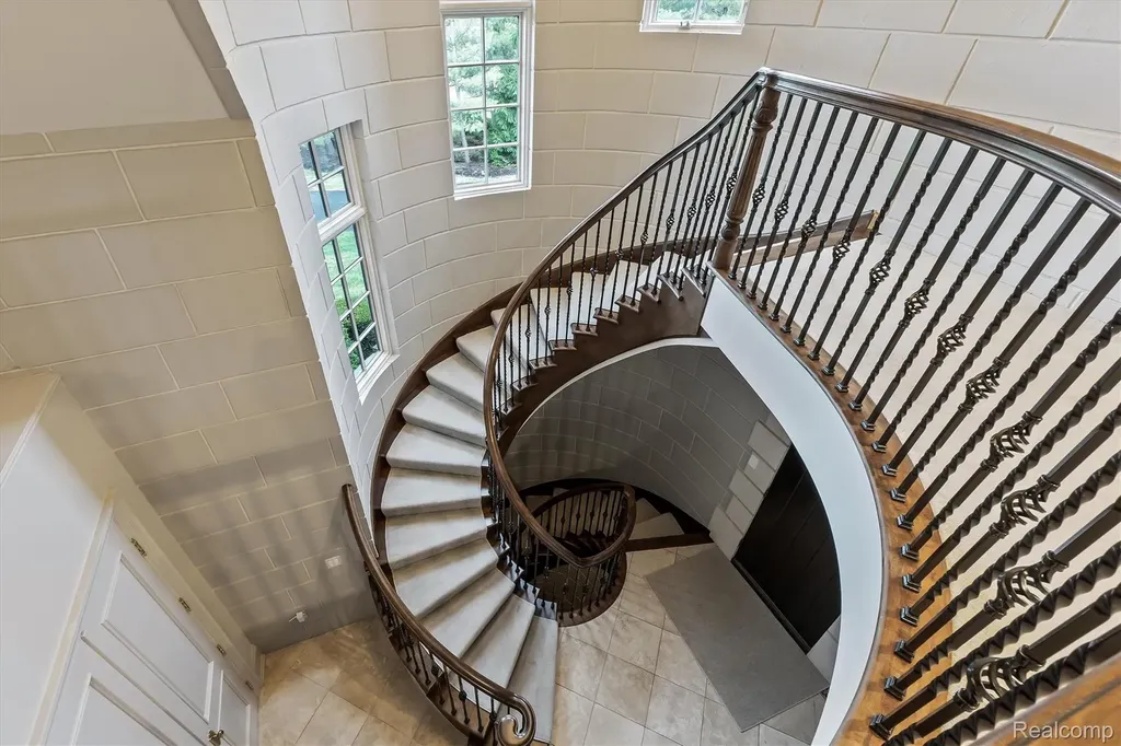 2370 Pond Vallee Drive Oakland Charter Township MI 48363