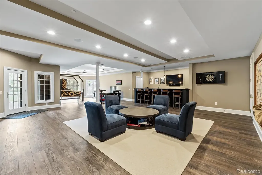 2370 Pond Vallee Drive Oakland Charter Township MI 48363