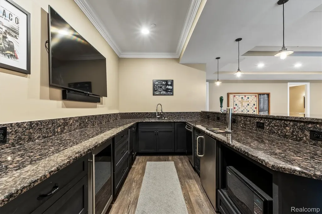2370 Pond Vallee Drive Oakland Charter Township MI 48363