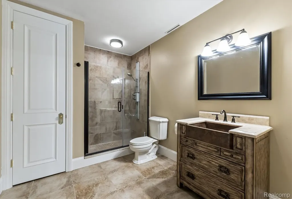 2370 Pond Vallee Drive Oakland Charter Township MI 48363