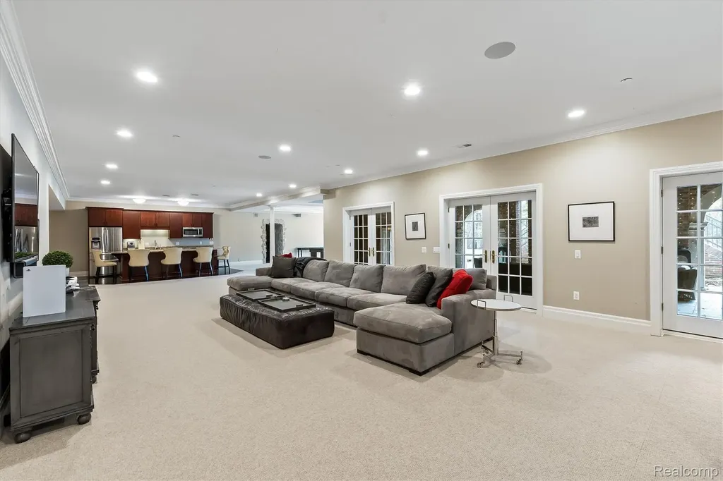 2370 Pond Vallee Drive Oakland Charter Township MI 48363