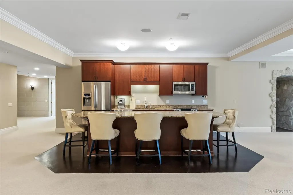 2370 Pond Vallee Drive Oakland Charter Township MI 48363