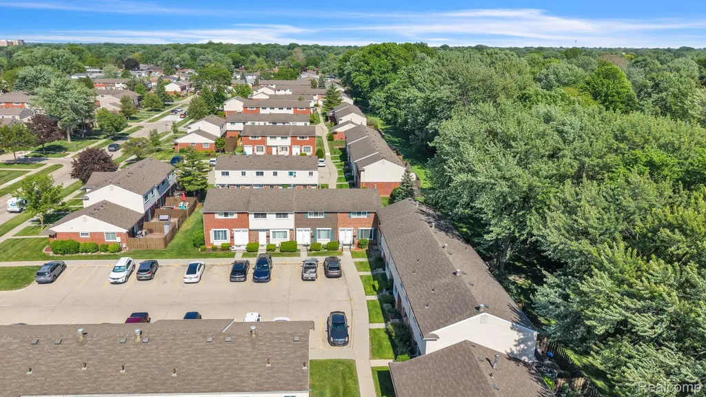 8126 Farnum Avenue Warren City MI 48093
